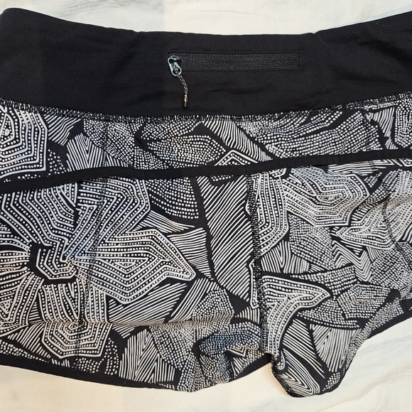 Lululemon Speed Up Low-rise 2.5" Lined Short Dottie Tribe White Black size 8 - Picture 5 of 8